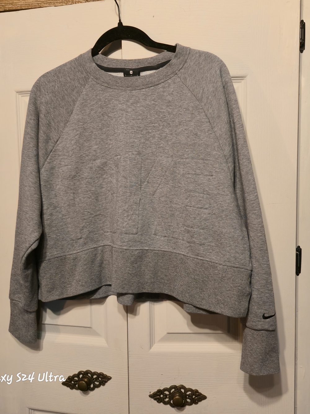 Nike Women's Light Gray Crew Sweatshirt with Subtle Swoosh Size Medium